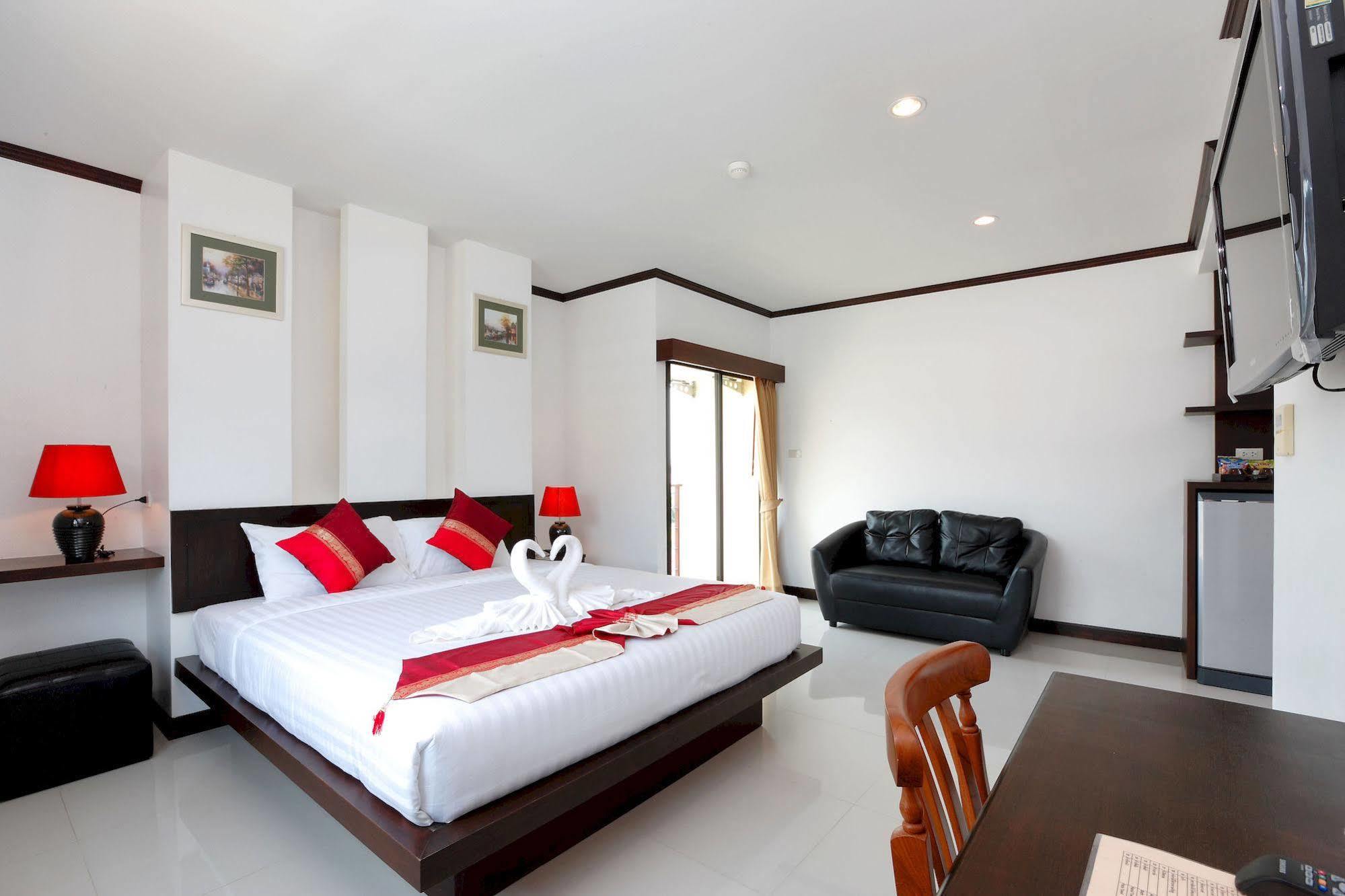 Sri Boutique Hotel Patong Exterior foto