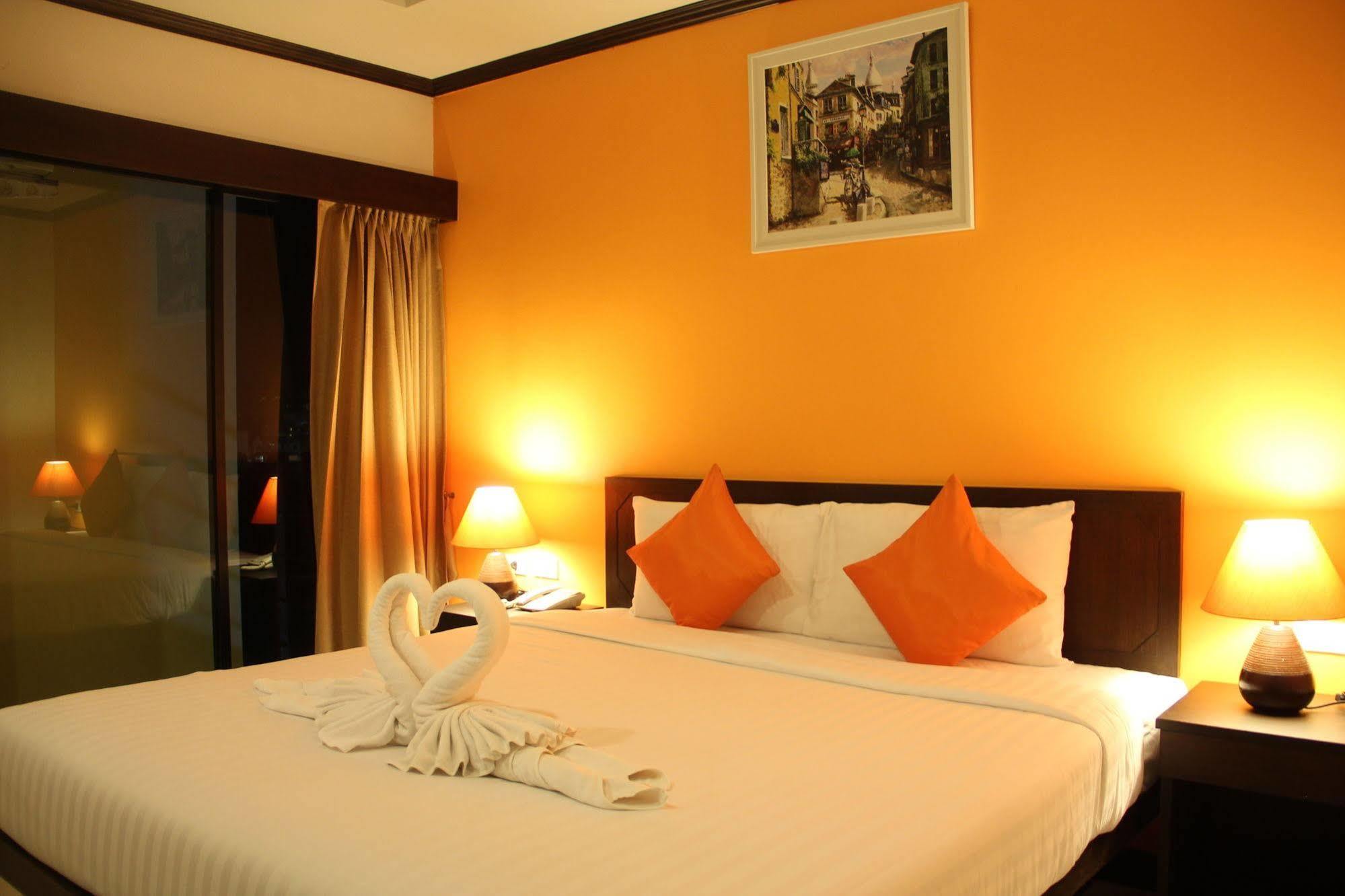 Sri Boutique Hotel Patong Exterior foto