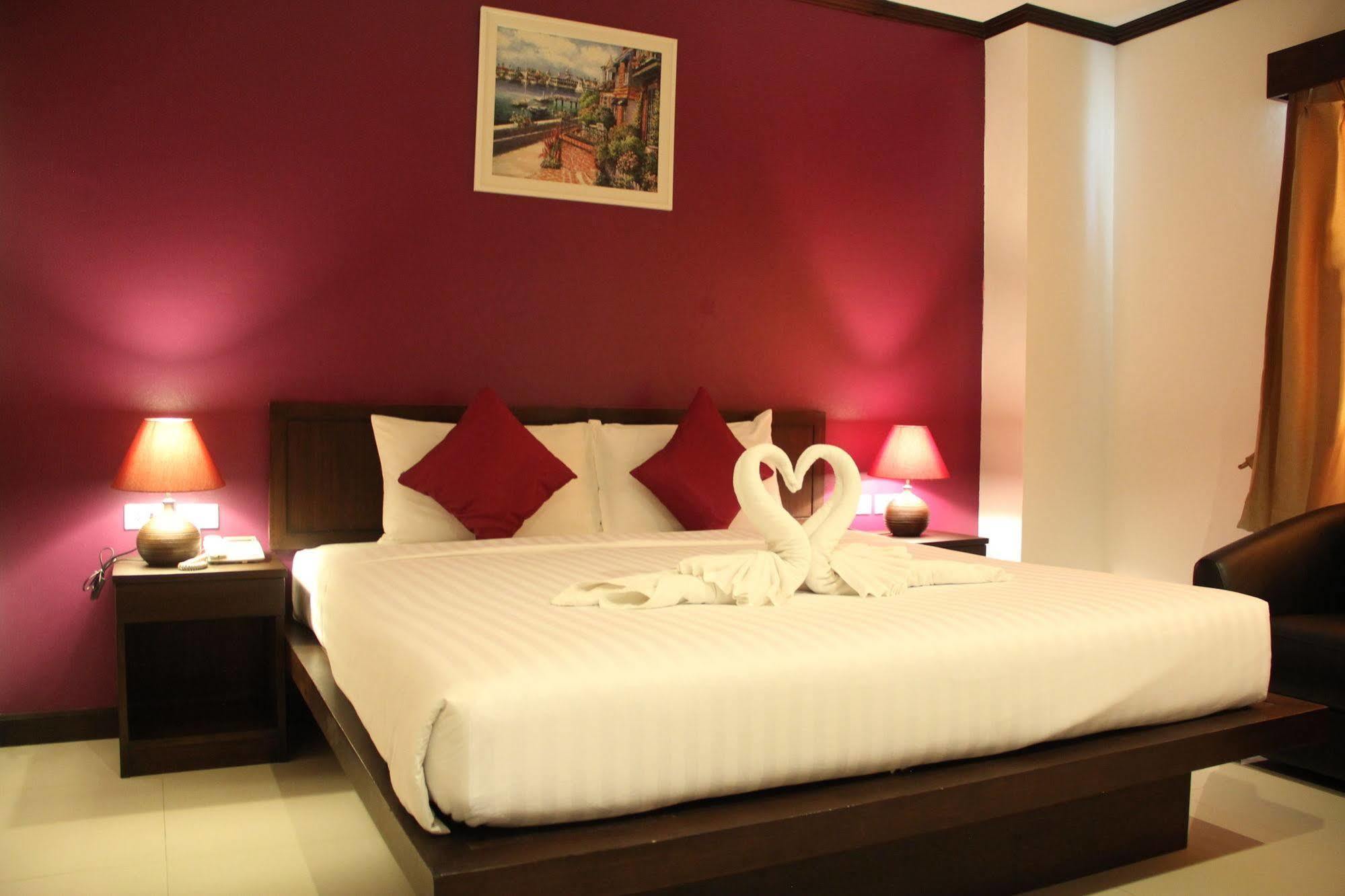 Sri Boutique Hotel Patong Exterior foto