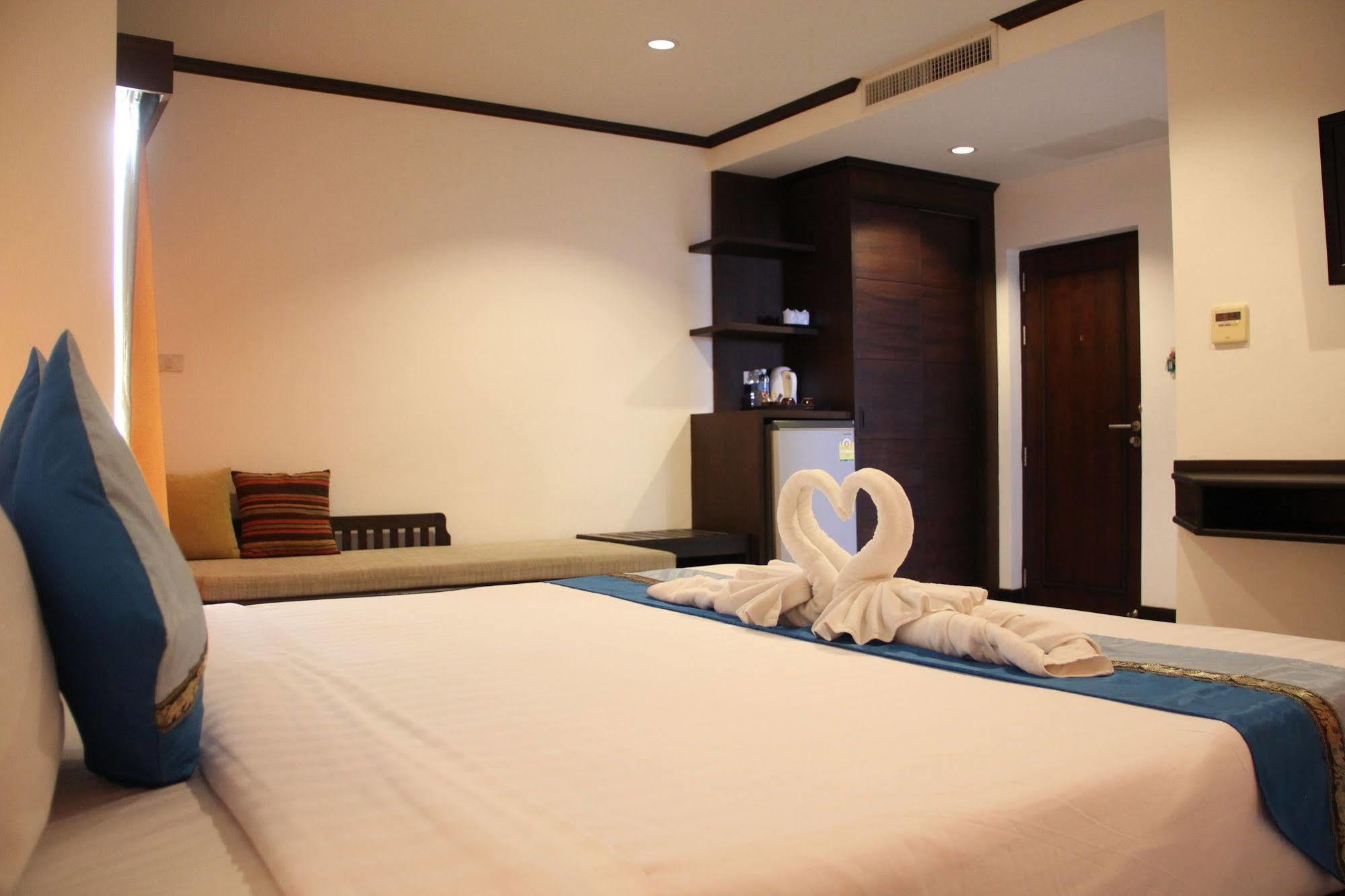 Sri Boutique Hotel Patong Exterior foto