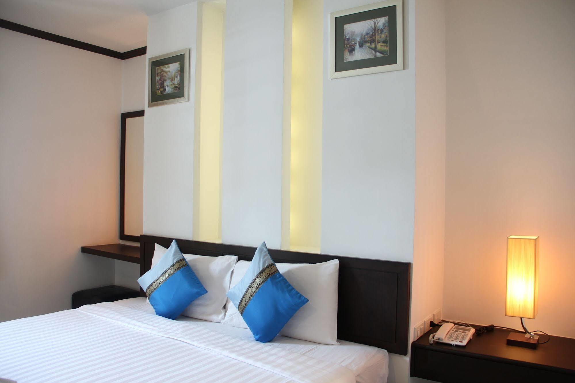 Sri Boutique Hotel Patong Exterior foto