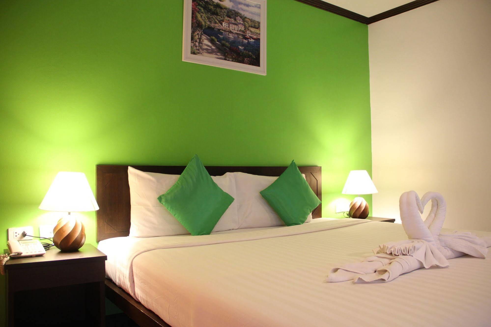 Sri Boutique Hotel Patong Exterior foto