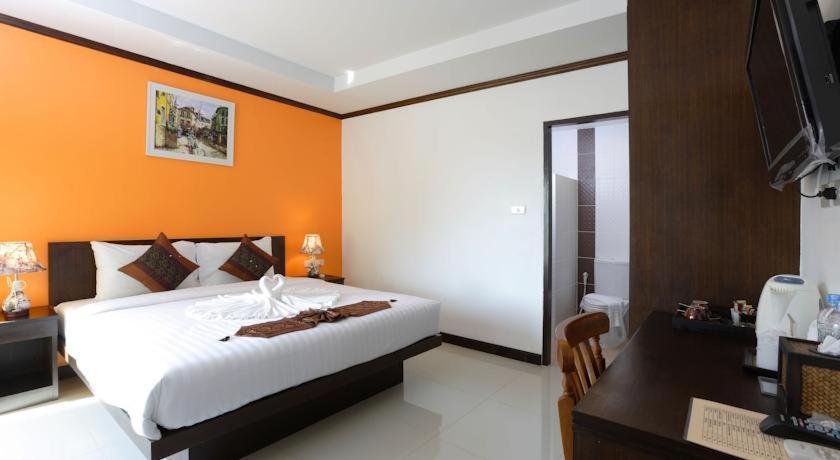Sri Boutique Hotel Patong Exterior foto