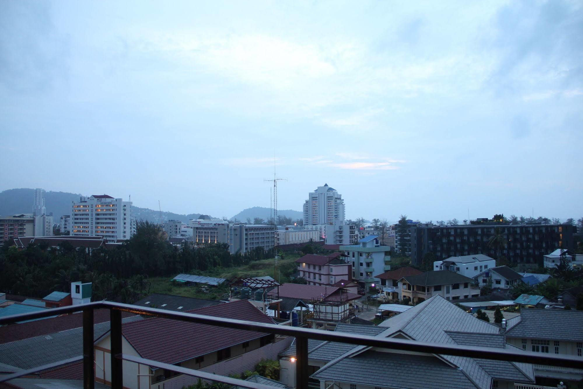 Sri Boutique Hotel Patong Exterior foto